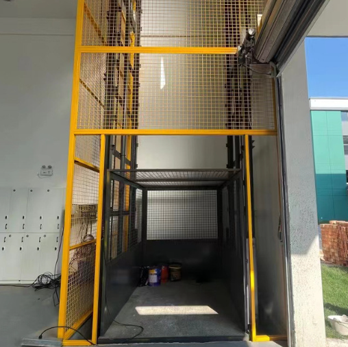 濂溪导轨式升降机助力物流园破解运输难题